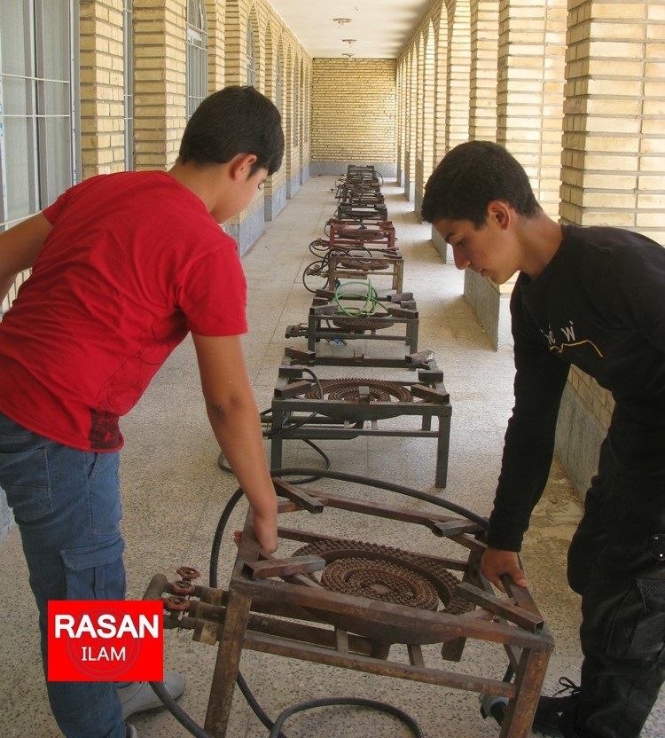 ۱۰ هزار پرس غذای گرم بین مددجویان ایوانی توزیع می شود