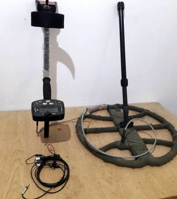 یک دستگاه فلزیاب در ایلام کشف و ضبط شد
