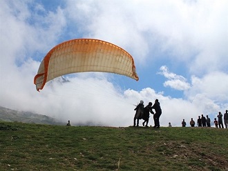 دهلران میزبان مسابقات پاراگلایدر کشور شد