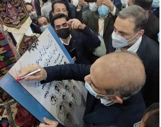 لوح بزرگداشت ثبت زمین فوتبال چوار با حضور وزیر کشور رونمایی شد