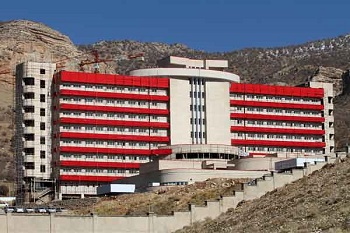 رییس دانشگاه علوم پزشکی: بیمارستان ۳۷۶ تختخوابی ایلام تا رفع نواقص افتتاح نمی شود
