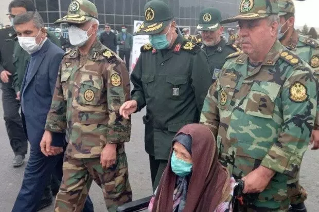 آیین استقبال از مادر شهید سید ابوالفضل حسنی در ایلام برگزار شد