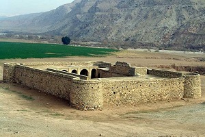 شنبه زاده؛ قلعه کنجانچم مهران به مجتمع اقامتی پذیرایی سنتی تبدیل می شود