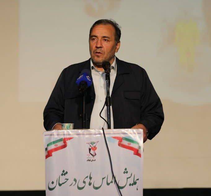 آزادگان در قالب هنر به تصویر کشیده شود