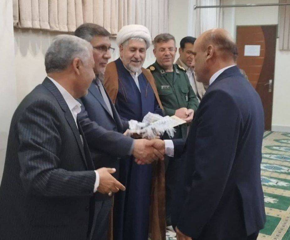 ۱۸ کارمند رزمنده استانداری ایلام تجلیل شدند