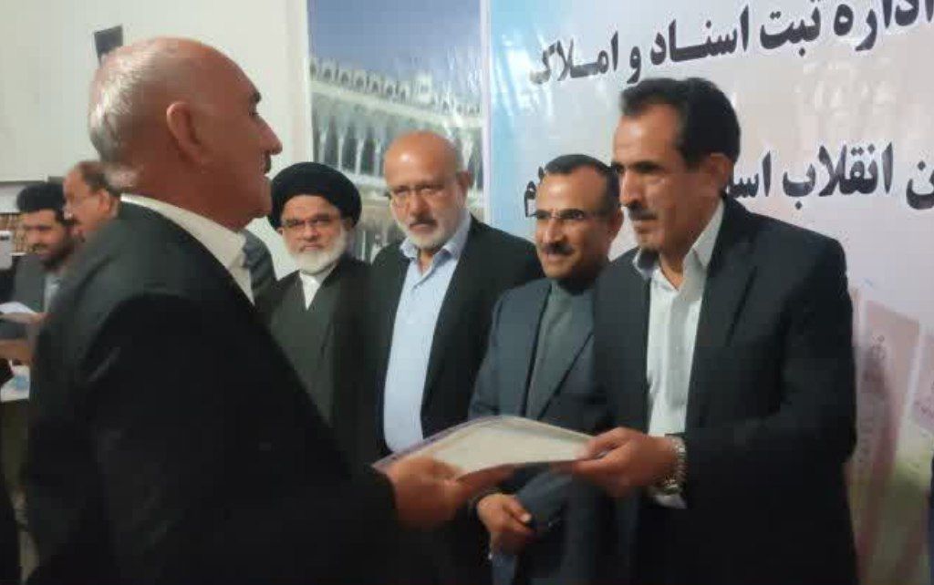 ۵۰۰ جلد سند به روستائیان شهرستان دهلران واگذار شد