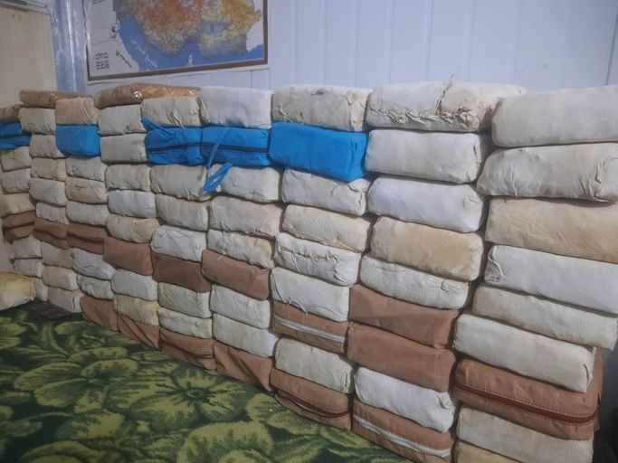 کشف محموله توتون و آمپول‌ های قاچاق در پایانه مهران