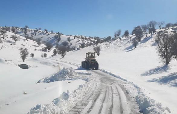 برف‌روبی بیش از ۲۳۰ کیلومترباند از جاده‌های ایلام