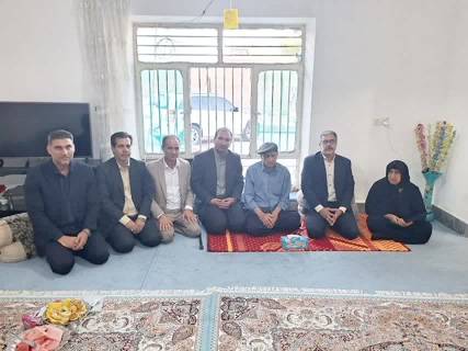 پدران و مادران شهدا همراه مجاهدت فرزندان خود هستند