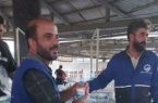 توزیع آب بسته‌بندی میان زائران در مرز مهران
