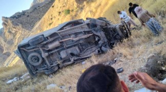 مصدوم شدن دو کادر درمان در حادثه واژگونی آمبولانس در مسیر ایلام-مهران