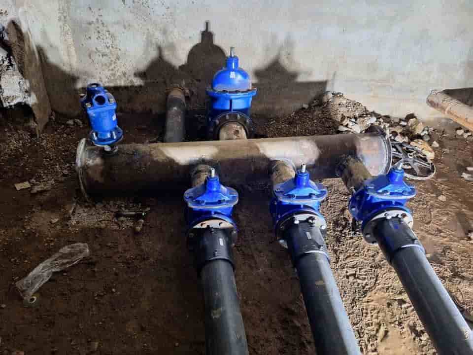 جلوگیری از هدررفت ۲ لیتر آب در ثانیه با اصلاح کلکتور مجتمع آبرسانی عین‌خوش دهلران