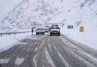 مدیرکل راهداری: ۳۰۵ تن شن و نمک‌ در جاده‌های استان مصرف شد