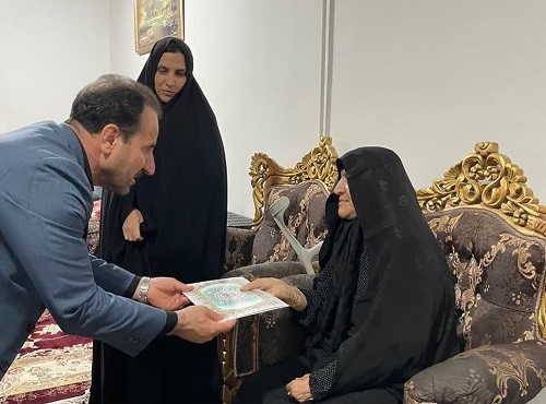 خانواده های خادمین الشهدا در ایلام تجلیل شدند
