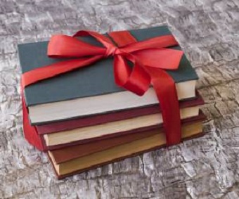 بیش از ۵۲۰ کارتن کتاب به استان ایلام اهدا شد