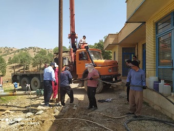 الکترو پمپ شناور مجتمع دراشکفت شهرستان چرداول تعویض شد