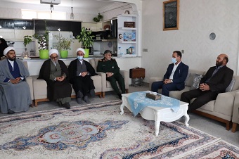 امام جمعه ایلام با خانواده های معظم شهدای روحانی دیدار کرد