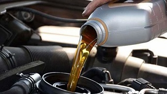 ۲۰ هزار لیتر روغن بین ماشین های مسافری و باری سنگین ایلام توزیع می شود