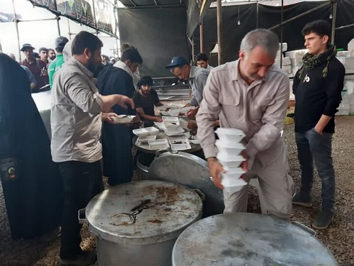 توزیع ۱۰ هزار پرس غذای گرم بین زائران در مرز مهران