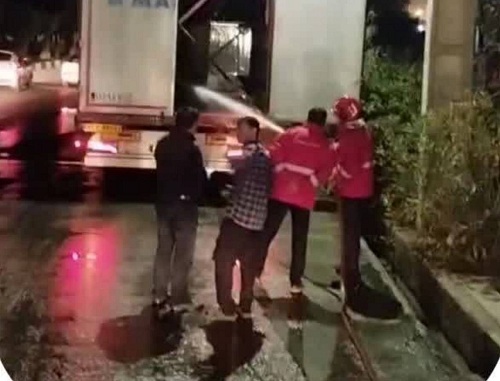 واژگونی تریلی حامل ترانس برق در ورودی شهر مهران