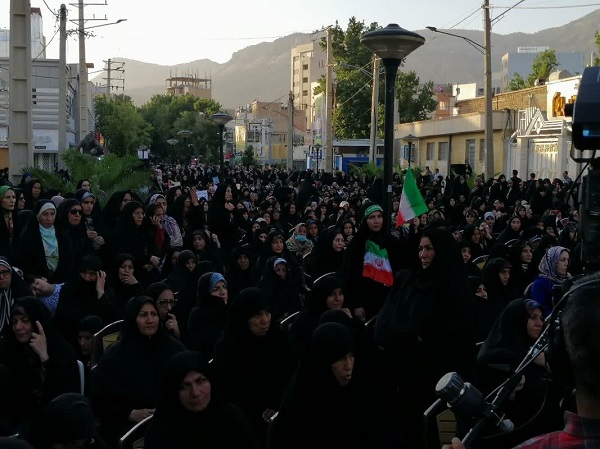 اجتماع بزرگ مردمی مدافعان حریم خانواده در ایلام برگزار شد+عکس