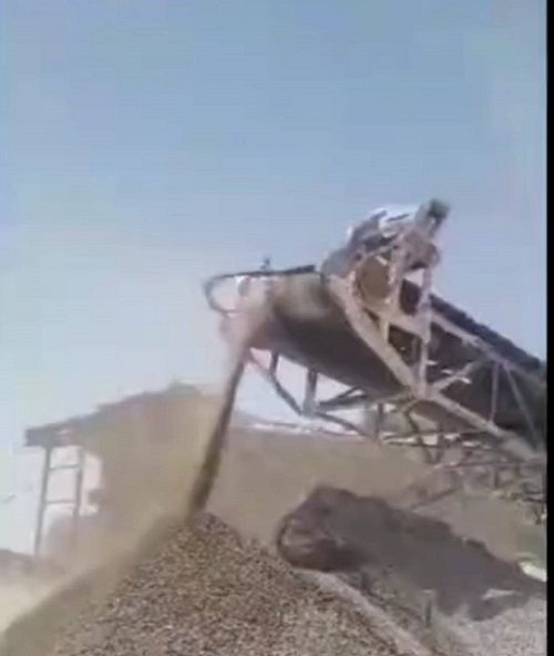نصب سیستم مه‌پاش بر روی سنگ‌شکن شهرداری مهران