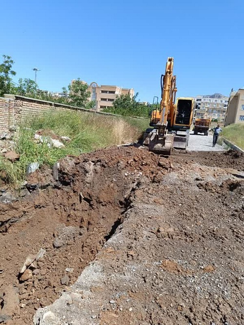 آغاز عملیات حفر کانال جهت جلوگیری از ابگرفتگی بلوار دانشجو