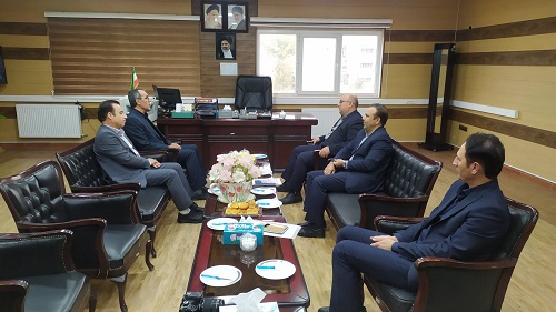 مشکل زمین نیازمندان ایوان برطرف می شود